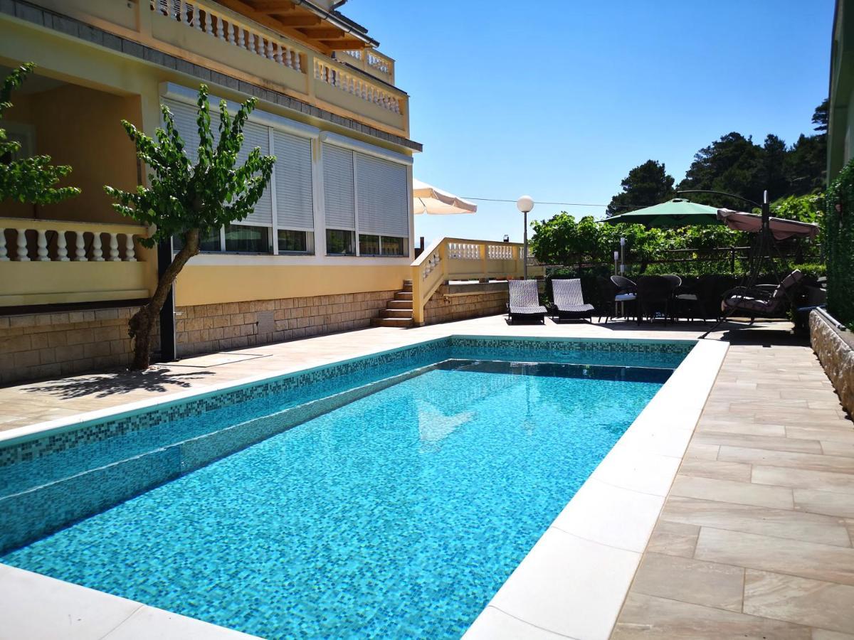 Apartments With A Swimming Pool Banjol, Rab - 11382 المظهر الخارجي الصورة