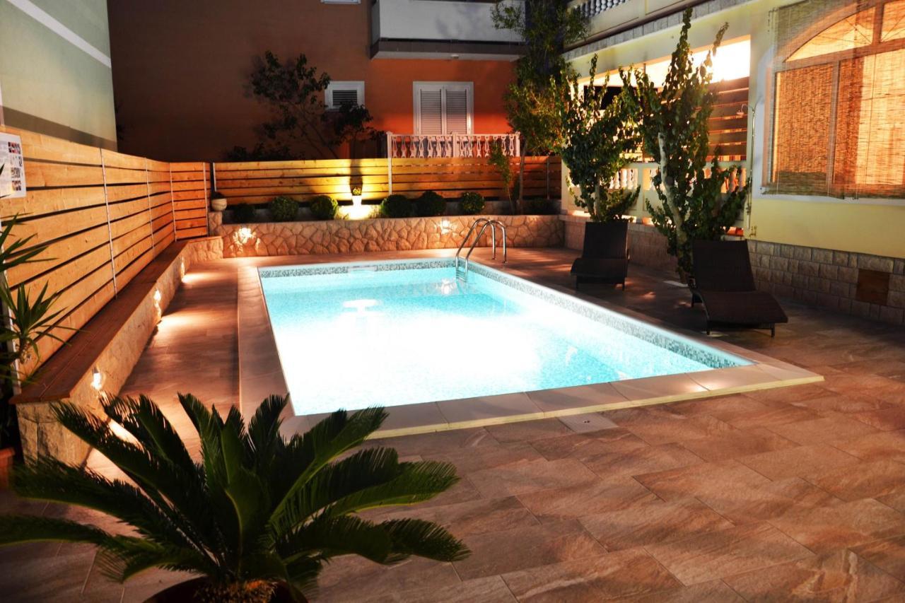 Apartments With A Swimming Pool Banjol, Rab - 11382 المظهر الخارجي الصورة