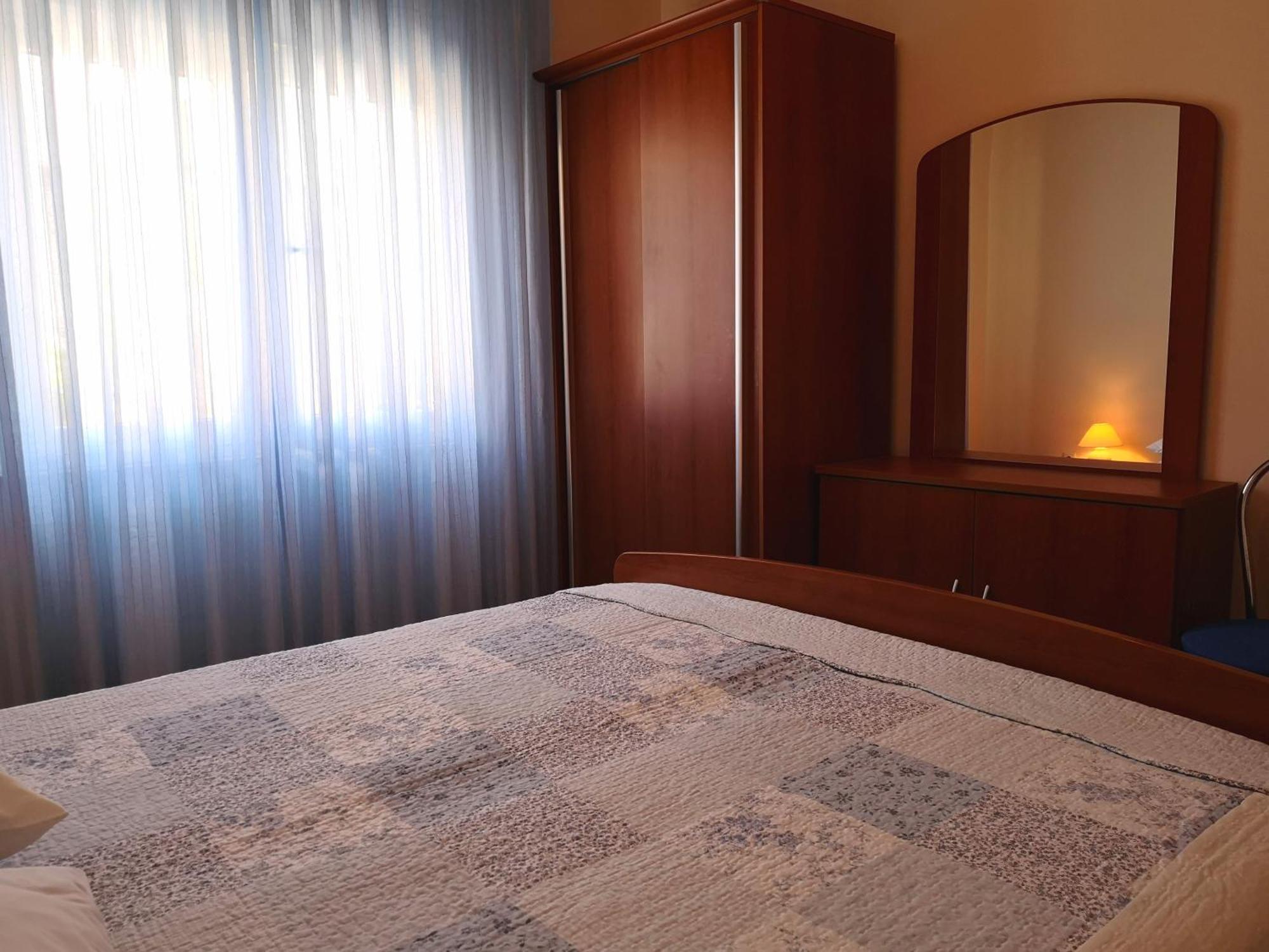 Apartments With A Swimming Pool Banjol, Rab - 11382 الغرفة الصورة